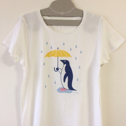雨の日も楽しく♪ペンギンTシャツ 1枚目の画像