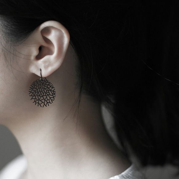 Woods Earrings S / Black / E01B 1枚目の画像