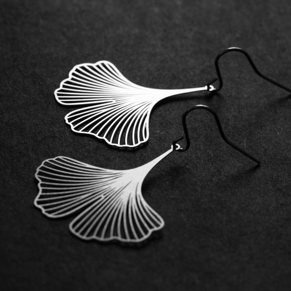 Ginkgo Earrings S / Silver / E02 2枚目の画像