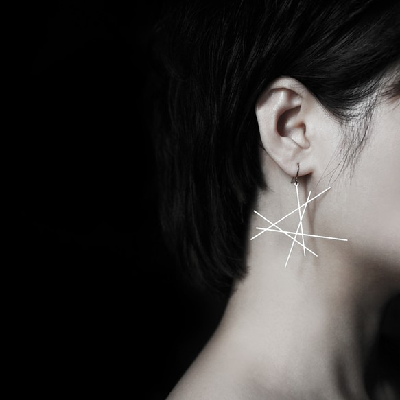 Line Earrings M / Silver / E14 2枚目の画像