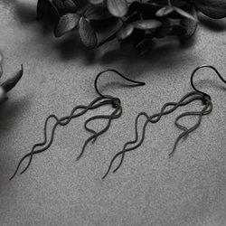 Usneoides Earrings M / Black / E28B 3枚目の画像