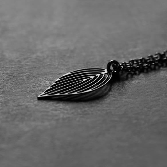 Leaf Pendant XS / Black / P04B 1枚目の画像