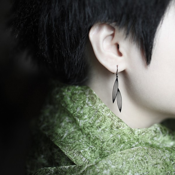 Two Sasagrasses Earrings / Black / E10B 2枚目の画像