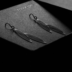 Two Sasagrasses Earrings / Black / E10B 3枚目の画像