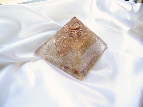 ヒマラヤ水晶 BIGサイズ ピラミッド オルゴナイト 天然石【送料無料】 4枚目の画像