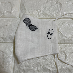 choucho ホワイト 大きめ立体マスク　フィルターポケット付き　ミナペルホネン 2枚目の画像