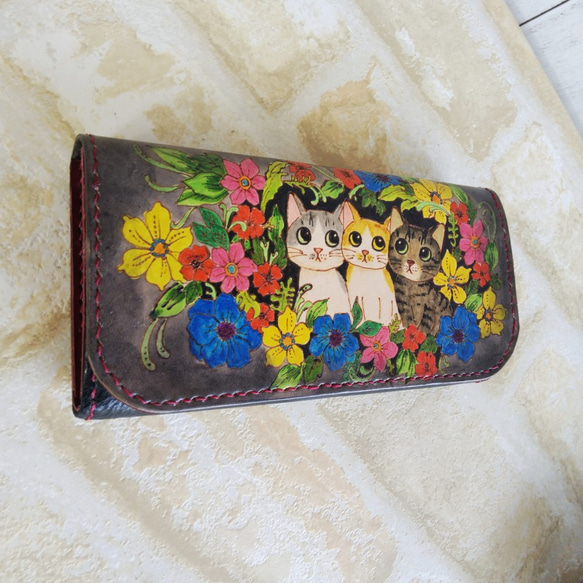 手描きイラスト猫と花　長財布 2枚目の画像