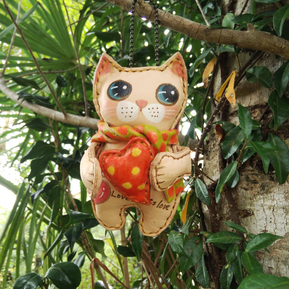 ヌメ革で作った猫チャーム　ぬいぐるみ3 1枚目の画像