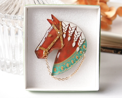 grosse 馬と鍵のデザインブローチ grosse 馬と鍵のデザインブローチ