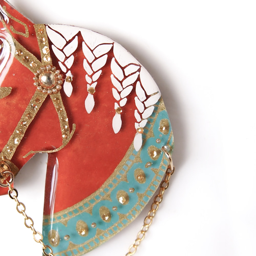 おめかし馬のブローチ 栗毛と三つ編み ブローチ gecko-r 通販 12352366