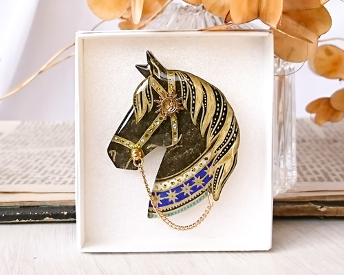 grosse 馬と鍵のデザインブローチ grosse 馬と鍵のデザインブローチ