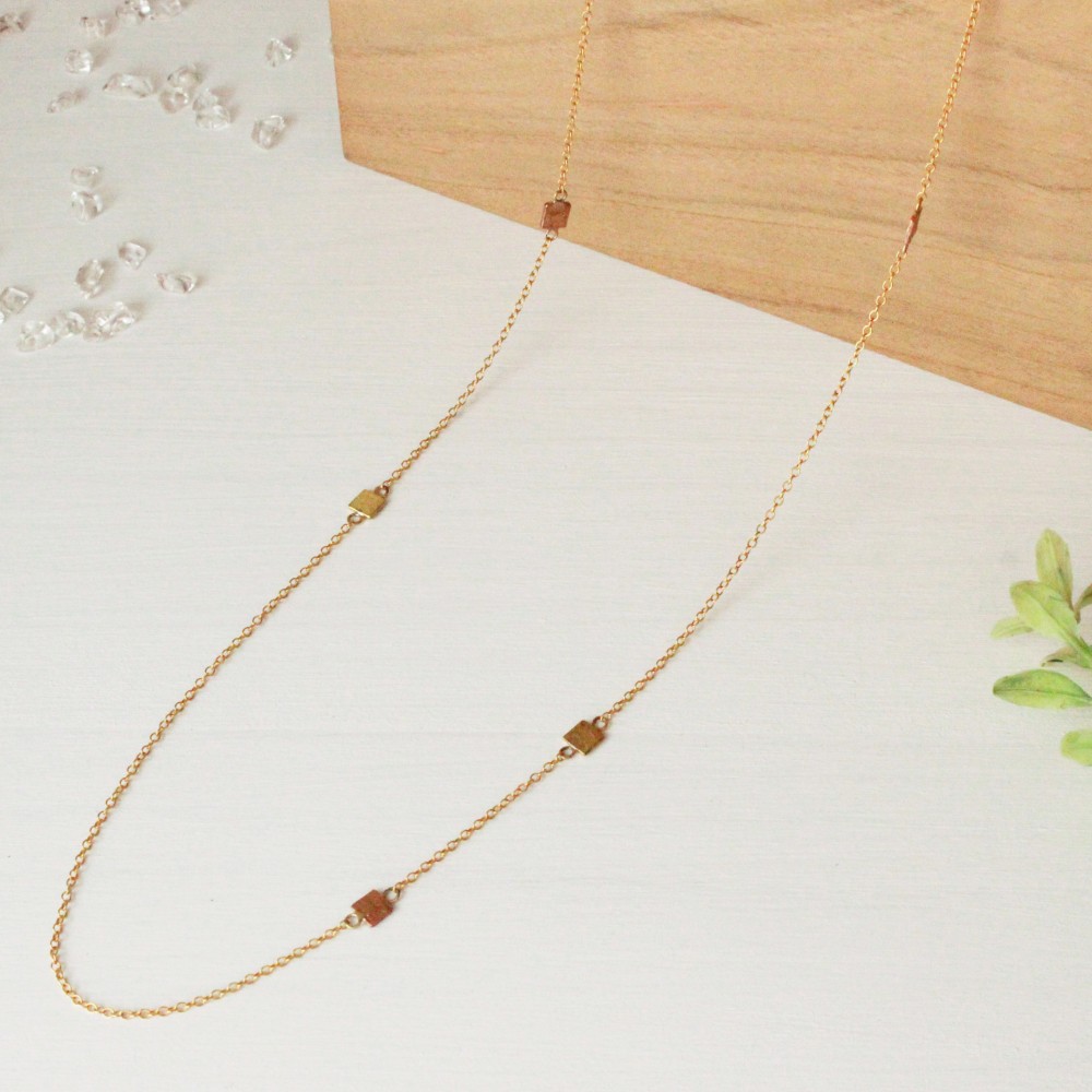 真鍮と銅の小さな四角のK14GFチェーンのロングネックレス～鎚目のいぶし仕上げ～