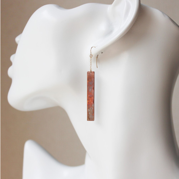 銅のK14GFチェーンのピアス～鎚目のいぶし仕上げ～ 2枚目の画像