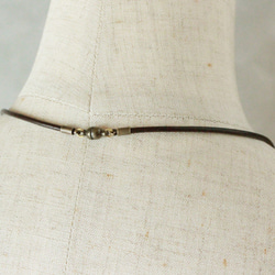 真鍮と銅を重ねた革ひもメンズネックレス～梨地のいぶし仕上げ～ 3枚目の画像