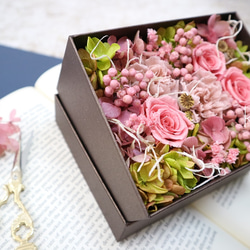 [arrangement]　 お花をキュッとつめたボックスアレンジメント 2枚目の画像