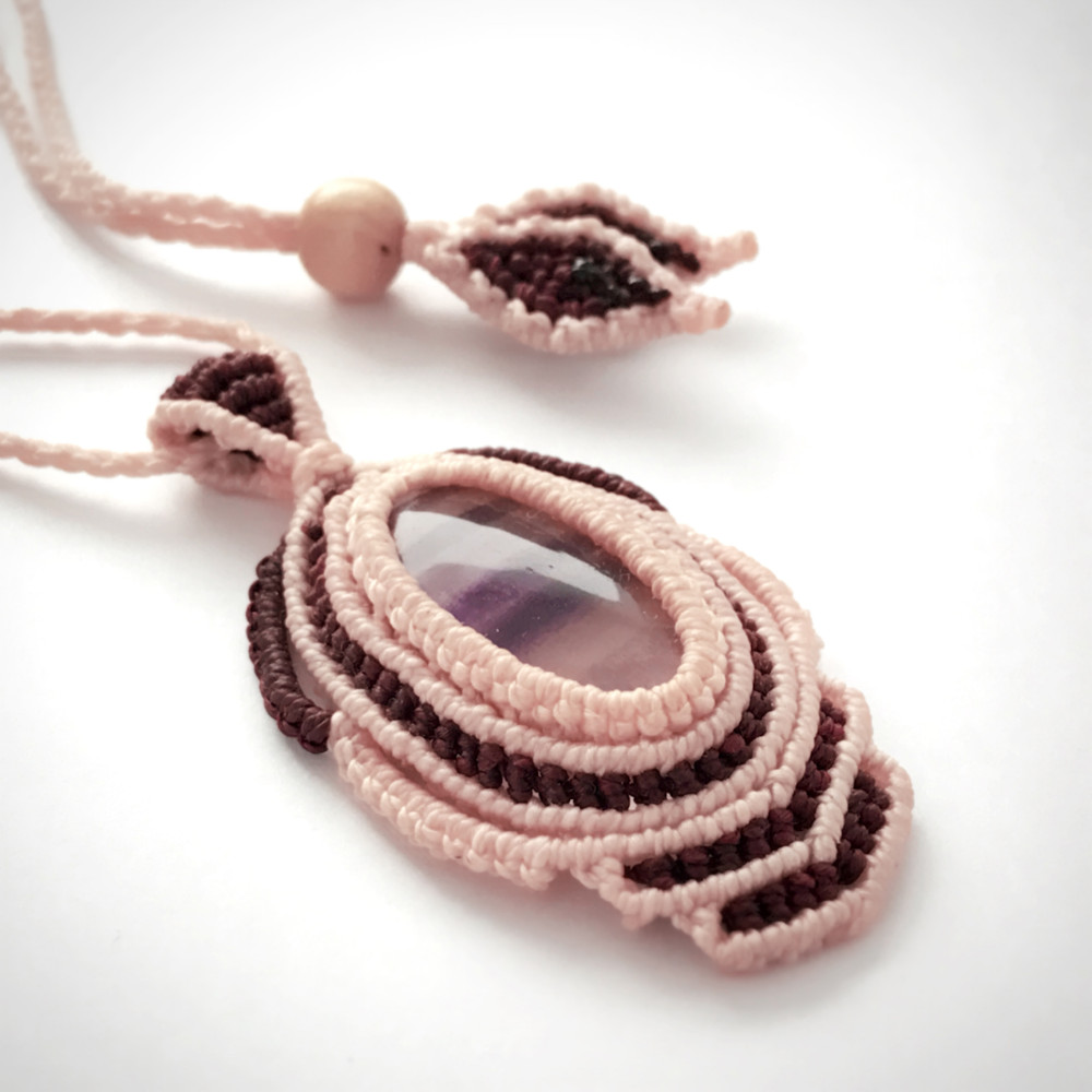 紫フローライトのマクラメペンダント（ピンク） n001