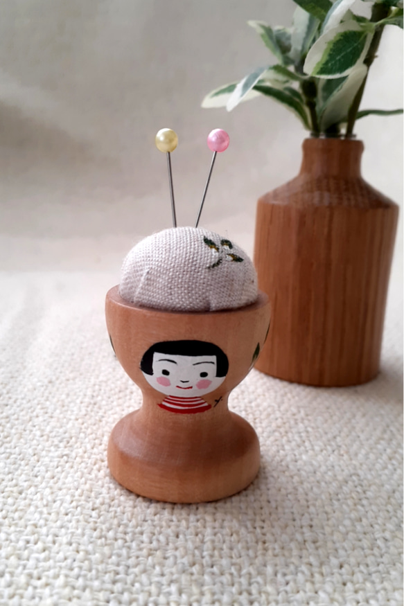 こけしちゃん エッグスタンド型ピンクッション その他雑貨