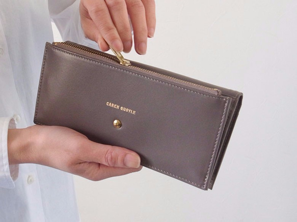 「スリムでシック」な長財布 - Long Wallet - グレー ： カレン クオイル 6枚目の画像