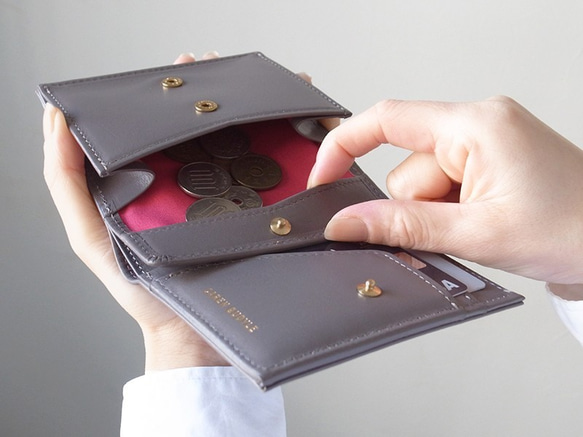 ポルトガルParfois★気分晴れやか 注目カラーのコンパクト財布 レッド（赤）系 PARFOIS(パルフォア) 財布・小物(レディース