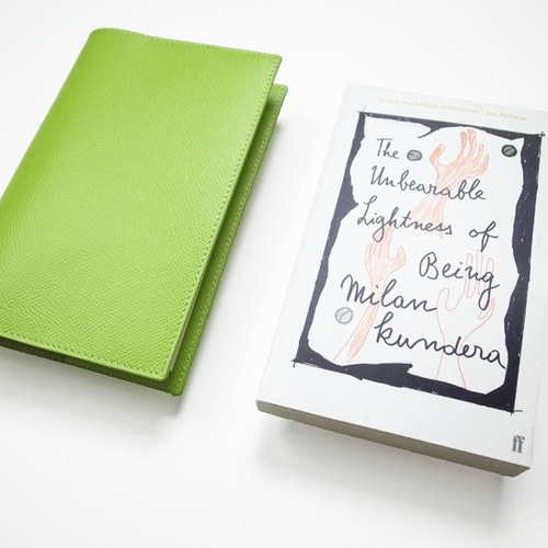 海外小説判- ドイツ製牛革のブックカバー （イエロー・ライトブルー