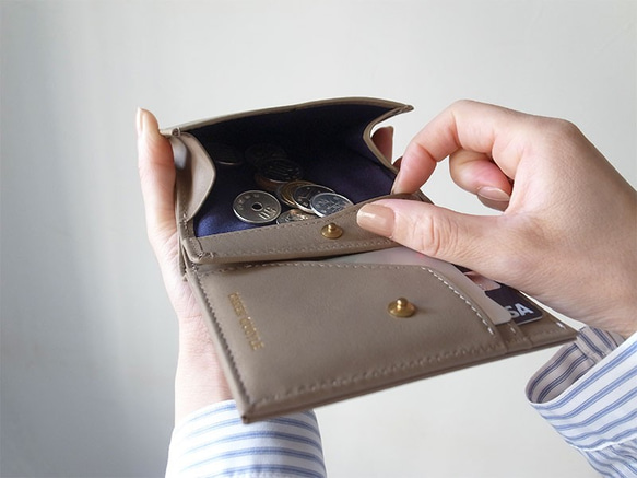 上質イタリアンレザー「小銭が取り出しやすい！ 」 Short Wallet - サンドベージュ 2枚目の画像