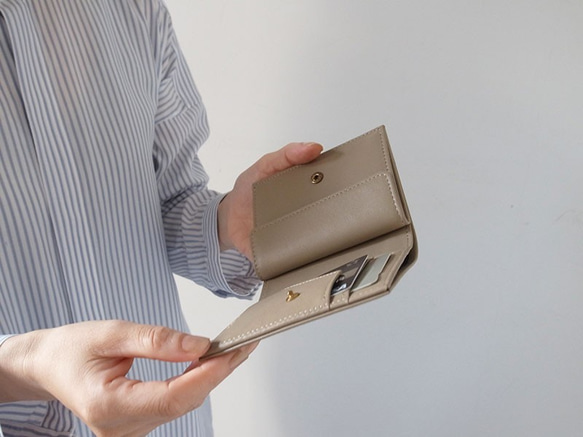 上質イタリアンレザー「小銭が取り出しやすい！ 」 Short Wallet - サンドベージュ 4枚目の画像