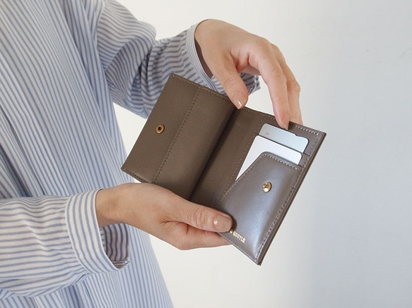 上質イタリアンレザー「小銭が取り出しやすい！」- Short Wallet - トープ トープ ～～～～ 素材 サンドベージュ ブラック