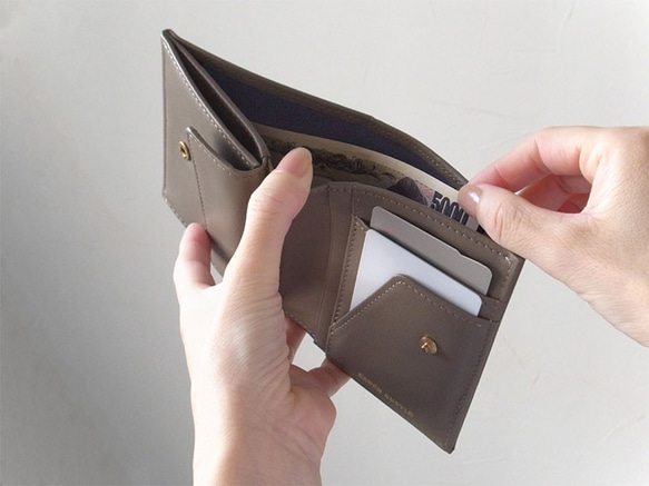 上質イタリアンレザー「小銭が取り出しやすい！」- Short Wallet - トープ トープ ～～～～ 素材 サンドベージュ ブラック