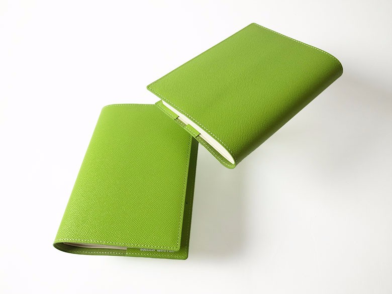 - 単行本 - ドイツ製牛革のブックカバー - ライトグリーン - ：カレンクオイル