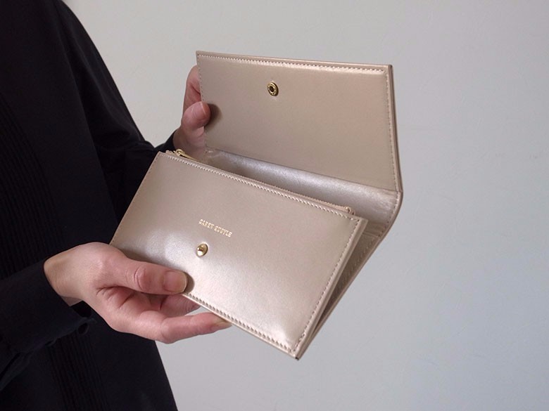 スリムでシックな長財布 - Long Wallet - ベージュ： カレン クオイル