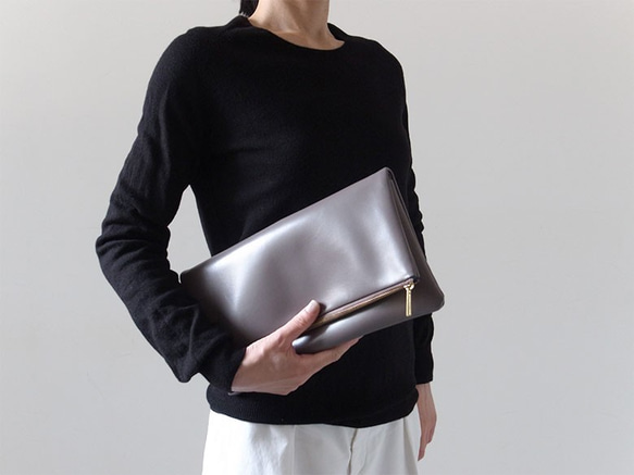 （再販）大人の装いに - クラッチバッグ - グレー -：カレン クオイル 3枚目の画像