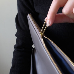 （再販）大人の装いに - クラッチバッグ - グレー -：カレン クオイル 4枚目の画像