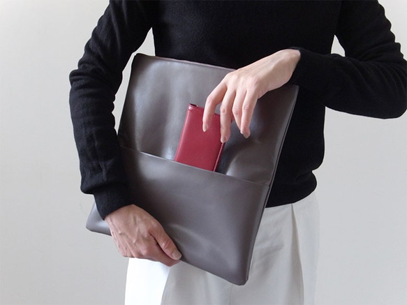 （再販）大人の装いに - クラッチバッグ - グレー -：カレン クオイル 6枚目の画像