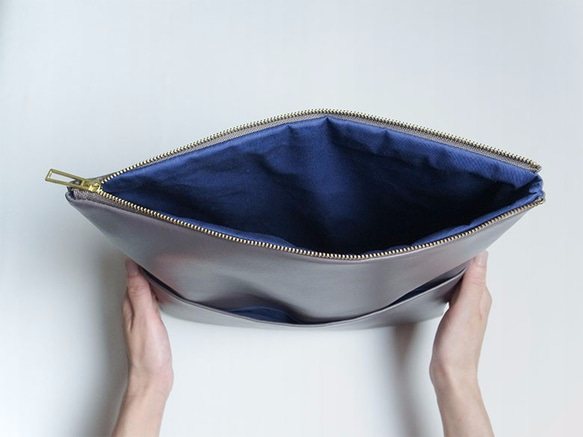 （再販）大人の装いに - クラッチバッグ - グレー -：カレン クオイル 8枚目の画像