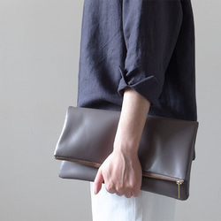 （再販）大人の装いに - クラッチバッグ - グレー -：カレン クオイル 1枚目の画像