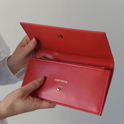 「スリムでシック」な長財布 - Long Wallet - レッド -：カレン クオイル 1枚目の画像