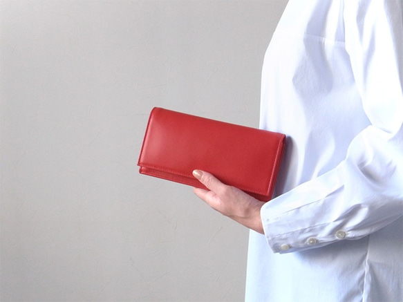「スリムでシック」な長財布 - Long Wallet - レッド -：カレン クオイル 3枚目の画像