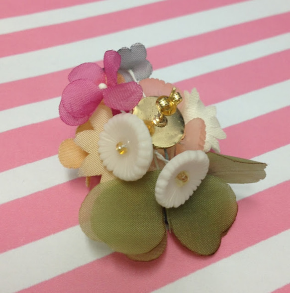 Flower ♡　Pierce /　マスカット小花 2枚目の画像