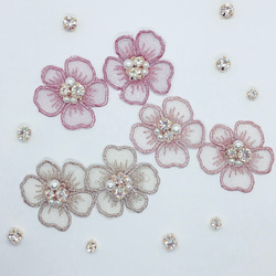 刺繍フラワーとキラキラビジュー☆ピンク☆プラスチックイヤリング☆ノンアレルギー 4枚目の画像