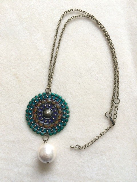 ステンドグラス風ネックレス