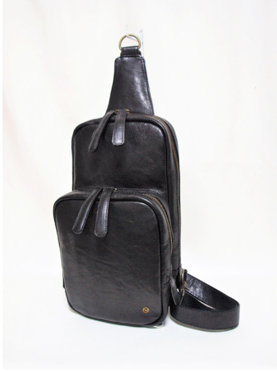 受注生産品【斜め掛けで出歩けるボディーバッグ】開閉が楽ちん！B5ノート入ります。オイルレザー　ブラック