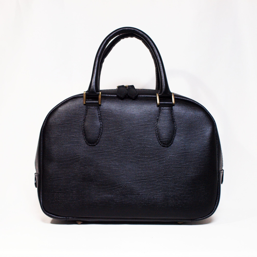 受注生産品　軽量で汚れが目立ちにくいリザード型押しボストンバッグ　ブラック