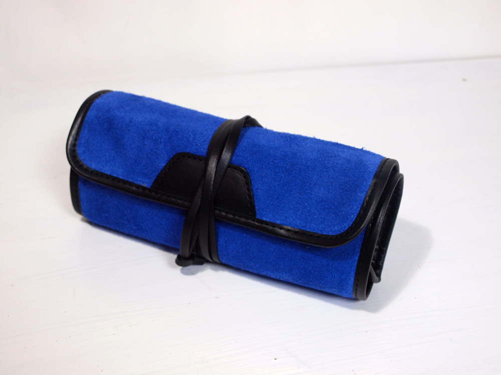 【巻物ロールウォッチケースbig　3ポケット】トラベル用品　100％落下しない　時計入れ　牛ベロア　ブルー