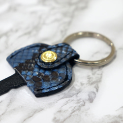 [小巧可愛的鑰匙套]寬型蟒蛇藍，可以容納比普通鑰匙尺寸更寬更高的物品 第4張的照片
