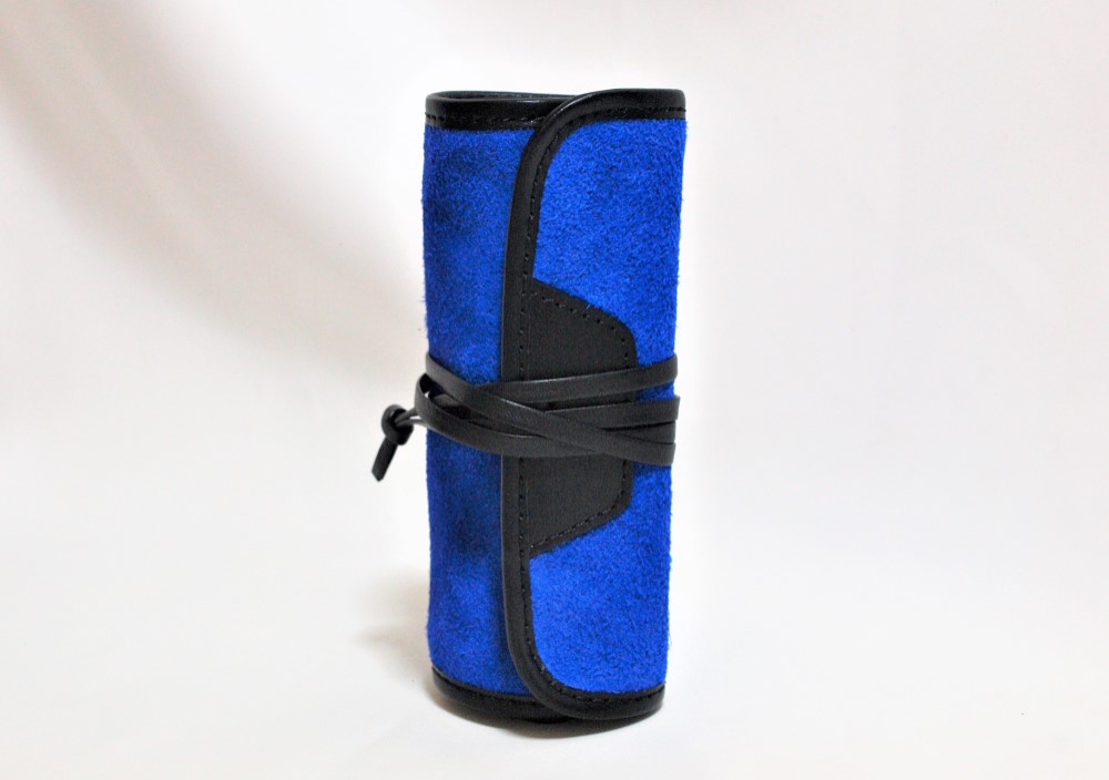 【巻物ロールウォッチケースmini　3ポケット】トラベル用品　100％落下しない　時計入れ　牛ベロア　ブルー