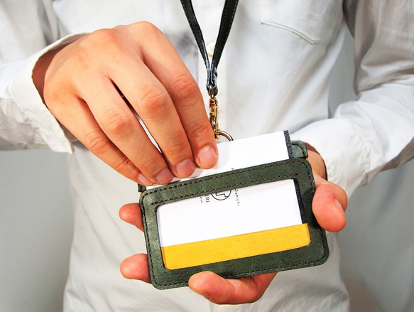 【不掉身份證件100%卡片或護照的實用物品】普通插頁票插頁可以隨著時間的推移享受油皮綠色 第1張的照片