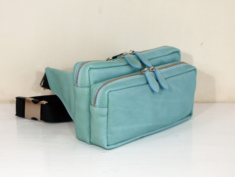 受注生産品【手ぶらで出歩けるウエストポーチ】カジュアルすぎない品質の良さ際立つ牛革ヒップバッグ、斜め掛けに便利　水色