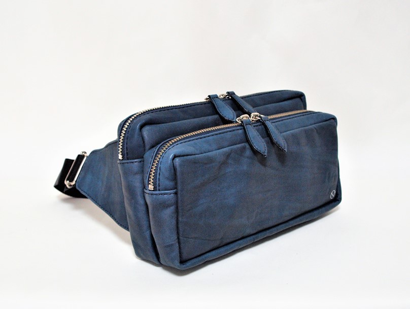 受注生産品【手ぶらで出歩けるウエストポーチ】カジュアルすぎない品質の良さ際立つ牛革ヒップバッグ、斜め掛けに便利　ブルー