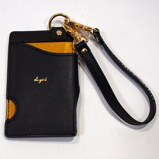 【パスケース　スムーズな取り出しオススメ品】定期入れ　クリアファイルモチーフ　チャージが便利なオイルレザー　ブラック