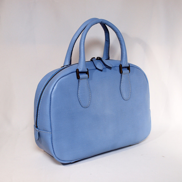 受注生産品【ミドルリザードボストンバッグショルダーベルト付き】都内のお出かけ軽量で汚れが目立ちにくいハードレザー　水色 